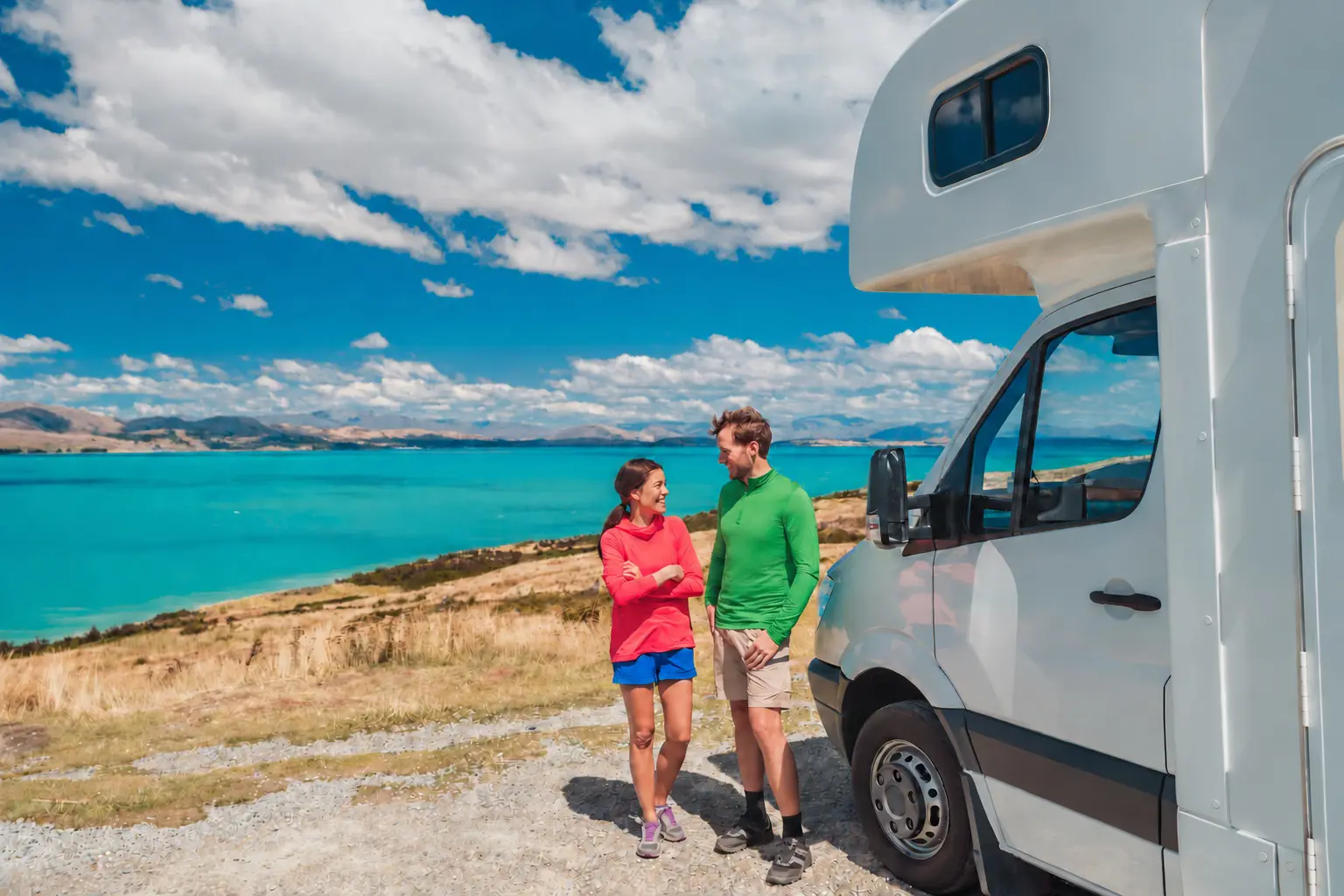 Autocamper foran Lake Pukaki i New Zealand